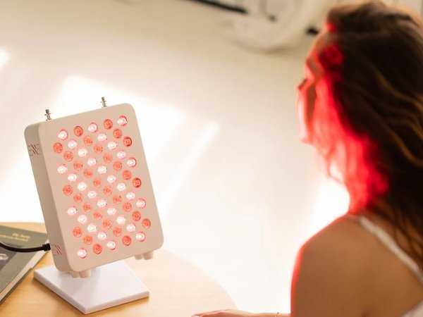 Rotes Licht für die Haut: Was Lichttherapie wirklich bewirkt Rotes Licht für die Haut Was Lichttherapie wirklich bewirkt